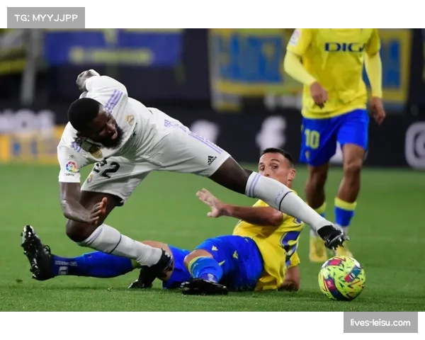 加的斯五后卫体系成效显著 西甲保级队依赖防守紧凑度